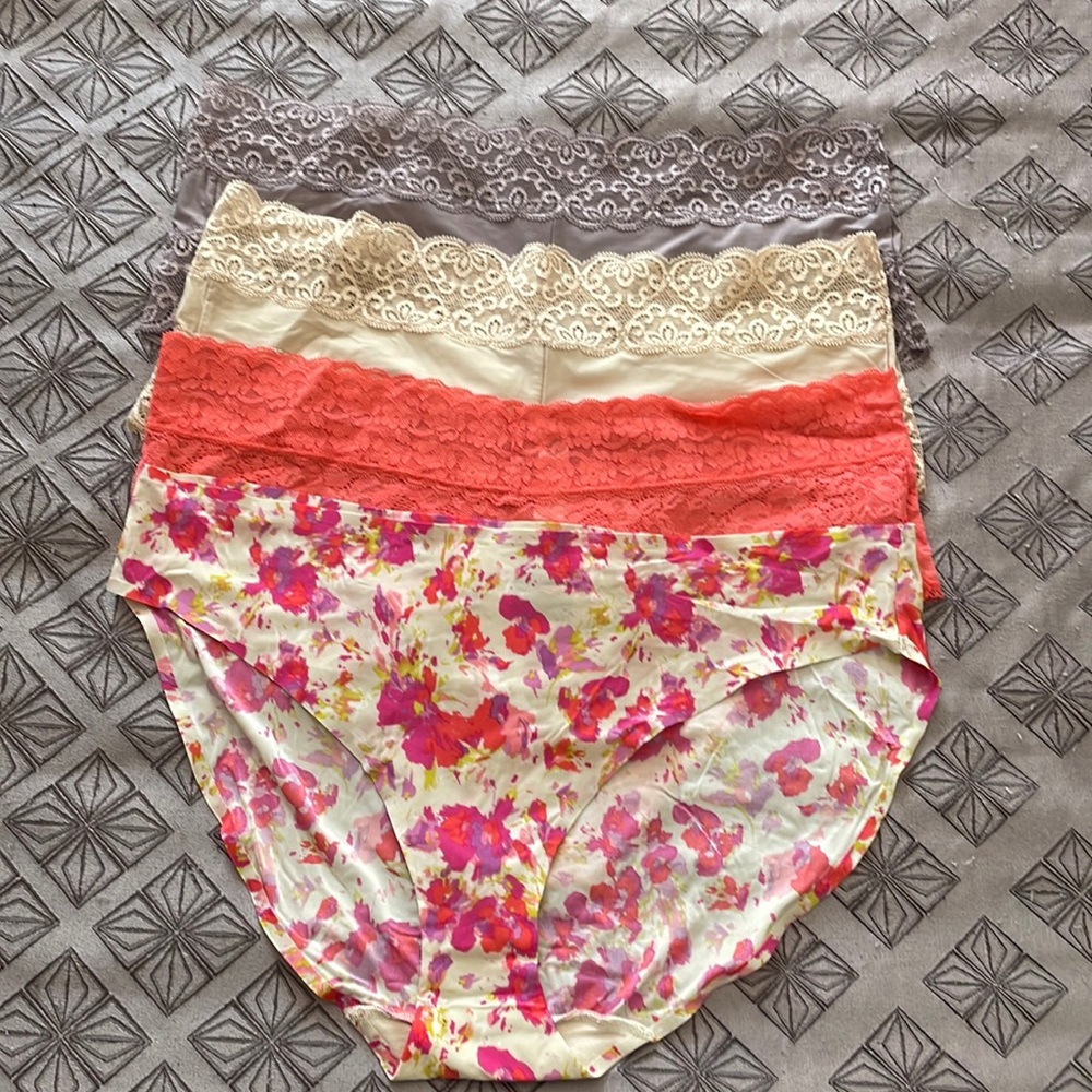 Bundle of 4 Gilligan & O’Malley Intimates